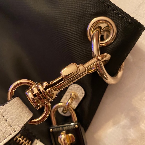 💕SOLD💕Henri Bendel Jetsetter Crossbody -Black - Picture 13 of 14